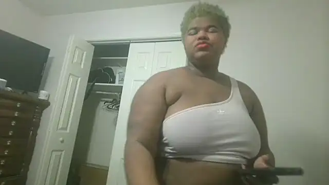 Snapshot of techprincessxx chatting on September 17, 2025, 4:52 pm techprincessxx online show from September 17, 2025, 4:52 pm