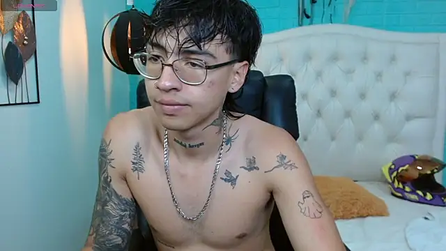 Snapshot of derekfly chatting on September 13, 2025, 7:46 pm derekfly online show from September 13, 2025, 7:46 pm