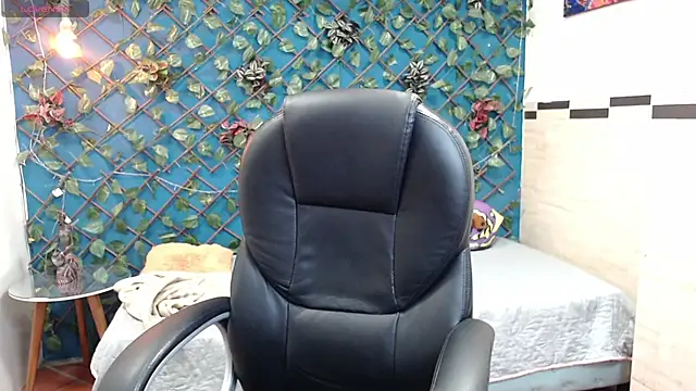 Snapshot of derekfly chatting on September 21, 2025, 3:30 am derekfly online show from September 21, 2025, 3:30 am