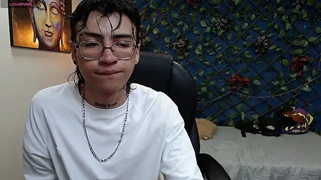 Snapshot of derekfly chatting on September 23, 2025, 3:42 am derekfly online show from September 23, 2025, 3:42 am