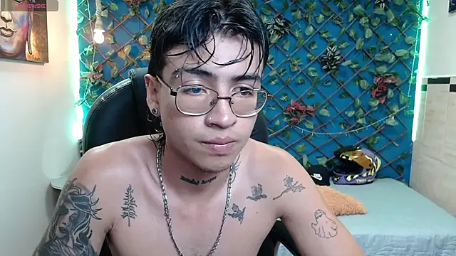 Snapshot of derekfly chatting on September 30, 2025, 3:22 am derekfly online show from September 30, 2025, 3:22 am