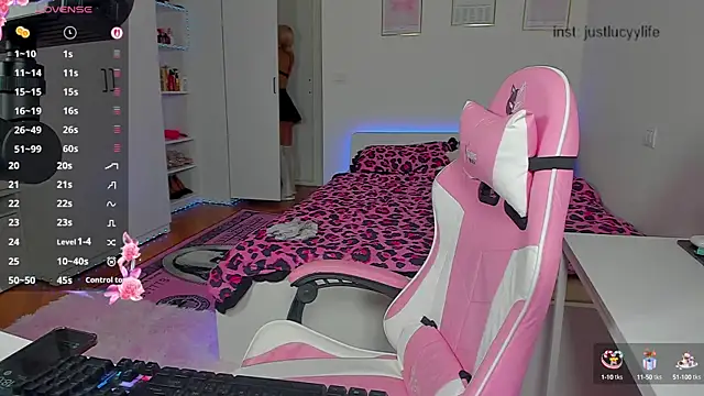 Snapshot of LucyPaigee chatting on September 19, 2025, 4:07 pm LucyPaigee online show from September 19, 2025, 4:07 pm