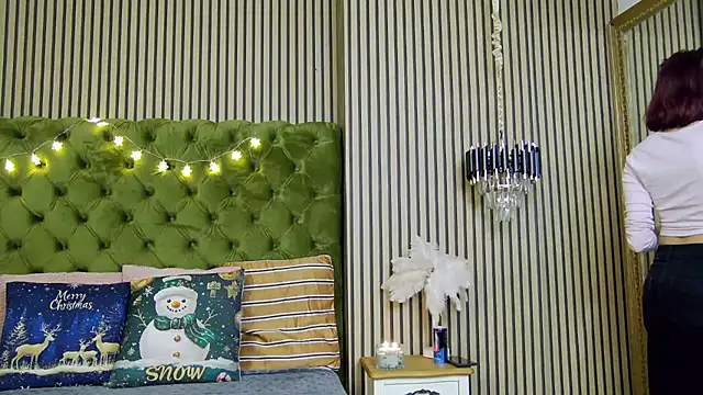 LunaHart online show from December 5, 2025, 4:36 pm