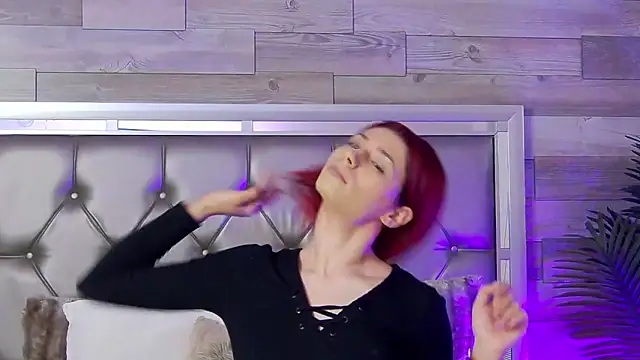 Snapshot of LunaHart chatting on March 4, 2026, 4:07 am LunaHart online show from March 4, 2026, 4:07 am