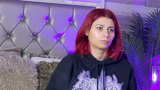 Snapshot of LunaHart chatting on March 17, 2026, 4:28 am LunaHart online show from March 17, 2026, 4:28 am