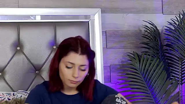 Snapshot of LunaHart chatting on April 5, 2026, 6:10 am LunaHart online show from April 5, 2026, 6:10 am