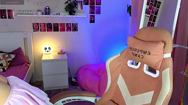 Snapshot of Wander_Waves chatting on September 12, 2025, 9:48 pm Wander Waves online show from September 12, 2025, 9:48 pm