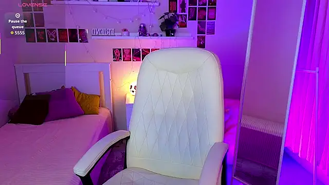 Snapshot of Wander_Waves chatting on September 26, 2025, 8:46 pm Wander Waves online show from September 26, 2025, 8:46 pm