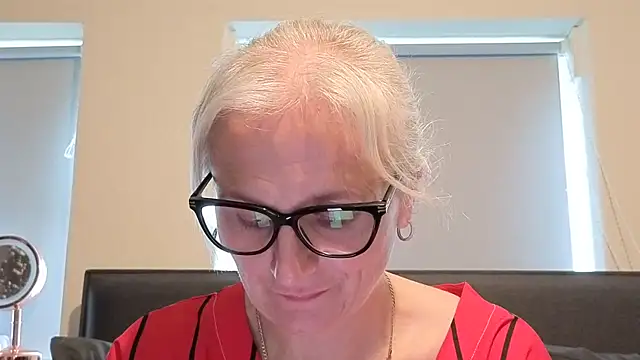 Velvet-Secrets online show from April 1, 2026, 9:21 am