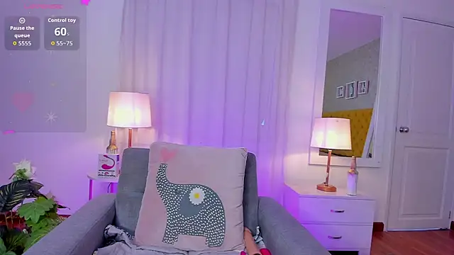 AuroraMiiller online show from October 7, 2025, 9:34 pm