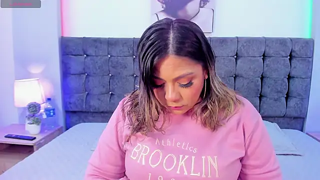 isabella horney  online show from September 25, 2025, 7:28 pm