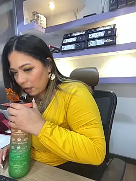 isabella horney  online show from February 26, 2026, 12:48 pm