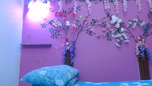 skinnybarbie022 online show from February 13, 2026, 1:01 am