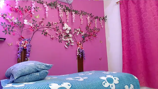 skinnybarbie022 online show from February 26, 2026, 1:04 am