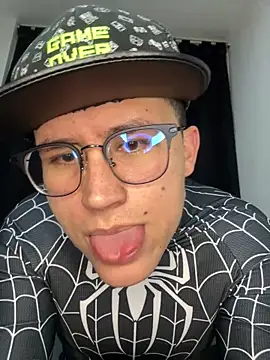 Kurtxxx22 online show from December 16, 2025, 3:22 am