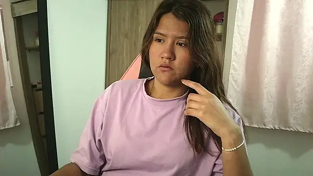 Oliviawatson1 online show from October 2, 2025, 12:12 pm