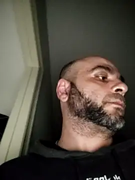 SmokedAlloy2 online show from November 30, 2025, 3:43 am