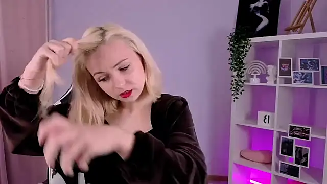 Snapshot of Charlotte_Colinss chatting on September 20, 2025, 7:20 am Charlotte Colinss online show from September 20, 2025, 7:20 am