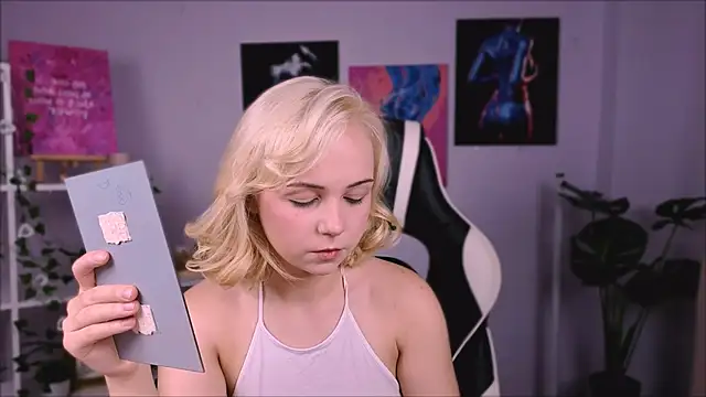 Charlotte Colinss online show from October 6, 2025, 3:26 am