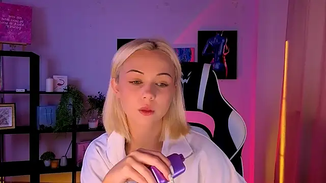 Charlotte Colinss online show from May 29, 2026, 4:21 am