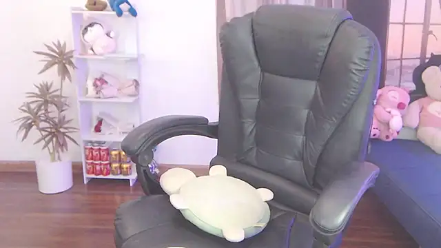 Suzie Wet Cave online show from October 12, 2025, 8:24 am