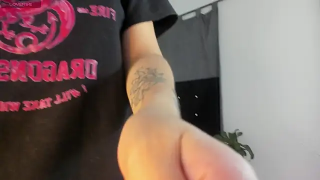 NicoleFletcher online show from October 20, 2025, 7:20 am