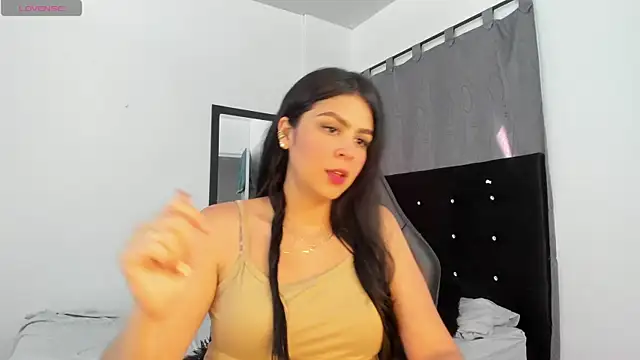 NicoleFletcher online show from November 7, 2025, 4:07 pm