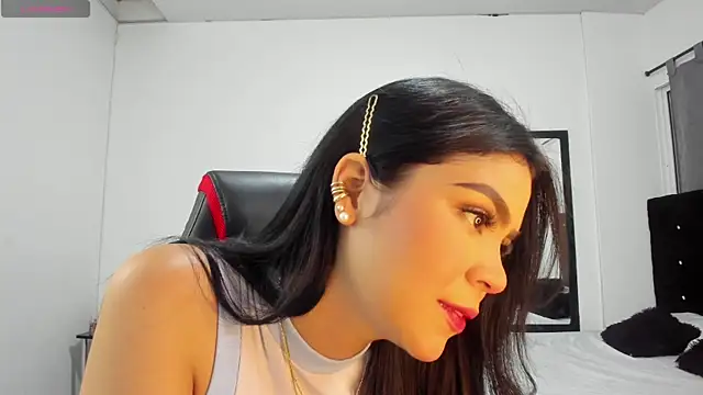 NicoleFletcher online show from November 8, 2025, 9:13 pm