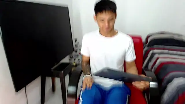 Alex mojica online show from December 20, 2025, 6:09 am