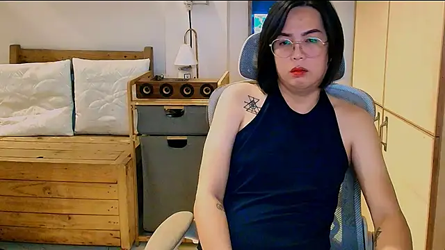 Snapshot of moriliciousxxx chatting on January 17, 2026, 12:04 am moriliciousxxx online show from January 17, 2026, 12:04 am