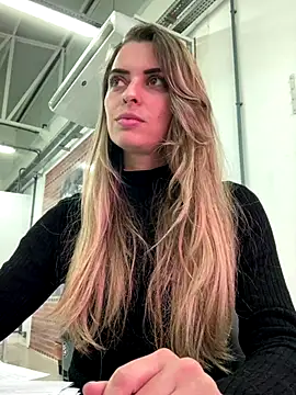 SweetGraciosa online show from October 10, 2025, 3:22 pm