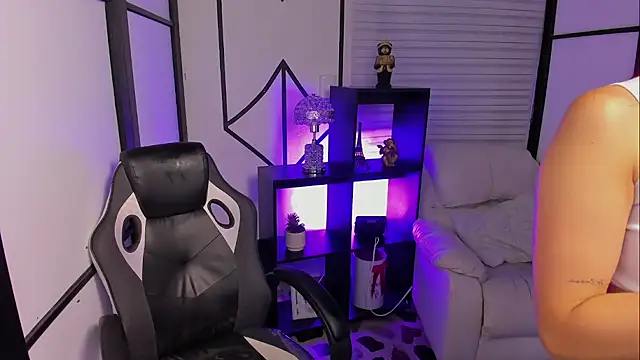 NahomiRichards  online show from September 11, 2025, 4:12 am