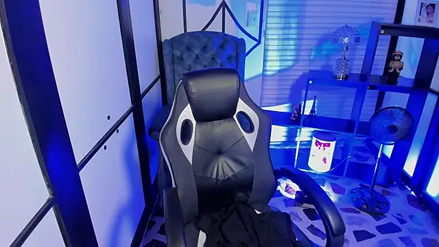 NahomiRichards  online show from November 5, 2025, 4:12 am