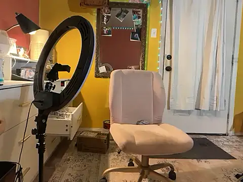 bearcub300 online show from November 7, 2025, 12:32 am