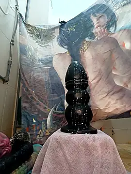 linhlinh xx87 online show from January 13, 2026, 6:08 am