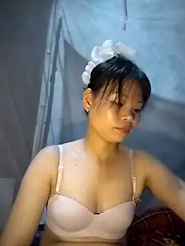 LinhNa999 online show from October 3, 2025, 12:02 pm