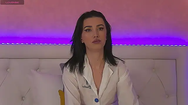 EnyaHazell online show from November 15, 2025, 6:37 pm