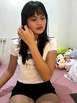 DriveMeCrazy18 online show from October 3, 2025, 7:33 pm