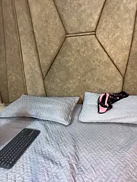 Isabela Colins online show from November 5, 2025, 12:05 pm