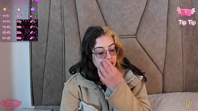 Isabela Colins online show from November 12, 2025, 12:16 pm