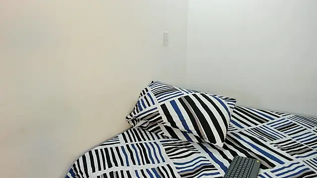 Snapshot of CristinaPiccone chatting on November 1, 2025, 1:13 pm CristinaPiccone online show from November 1, 2025, 1:13 pm