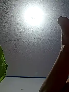 vaneza1999 online show from October 10, 2025, 9:14 pm