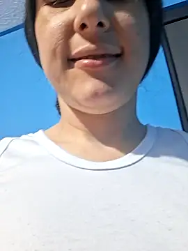 vaneza1999 online show from October 13, 2025, 8:20 pm