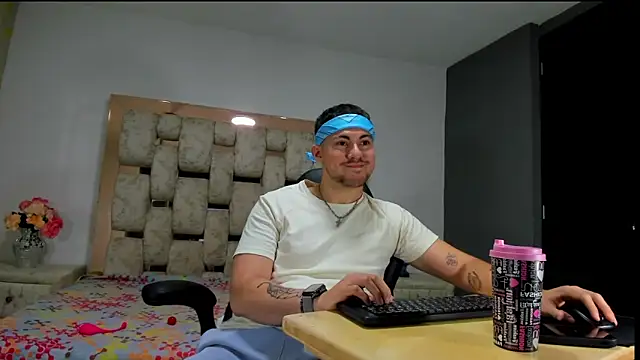 BrunoWalkerr online show from September 14, 2025, 1:10 pm