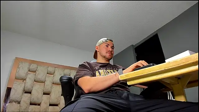 BrunoWalkerr online show from September 22, 2025, 12:51 pm