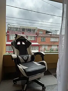 Scarlett fiire online show from November 13, 2025, 4:06 pm