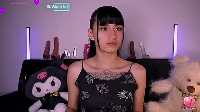 Snapshot of Alynn_Bri_ chatting on March 2, 2026, 2:58 am Alynn Bri online show from March 2, 2026, 2:58 am