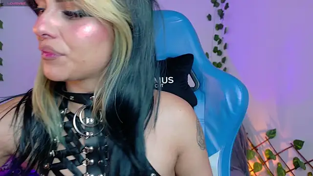 Snapshot of blue_kitten chatting on September 11, 2025, 6:13 am blue kitten online show from September 11, 2025, 6:13 am