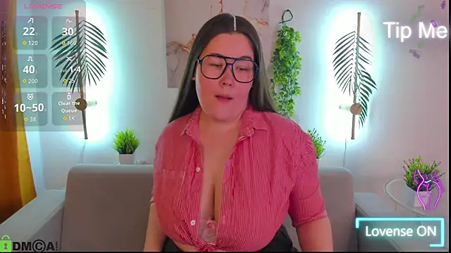 Tara Torres online show from November 7, 2025, 7:41 am