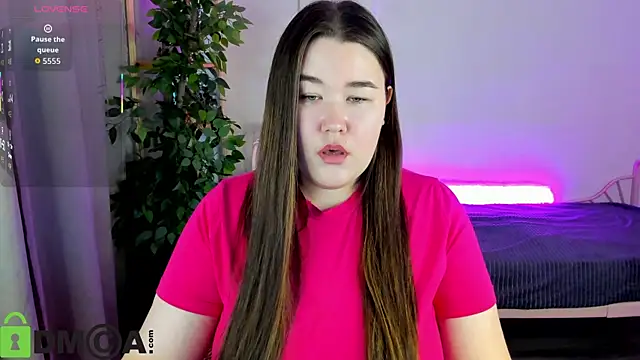 Tara Torres online show from December 2, 2025, 7:57 am